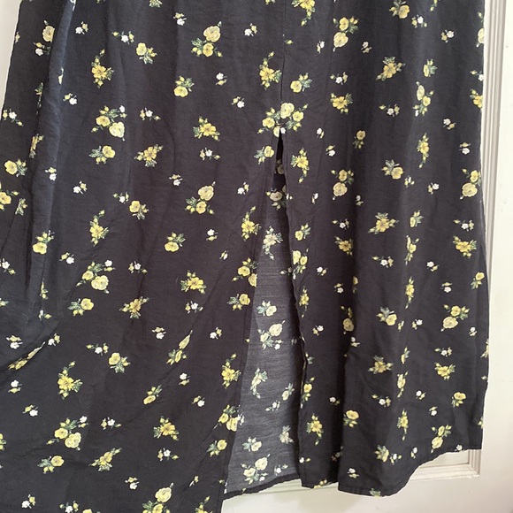 Puff-Sleeved Dress - Picture 7 of 7